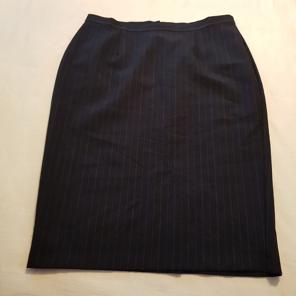 Vintage women's size 16 knee length blue pin striped skirt size 16